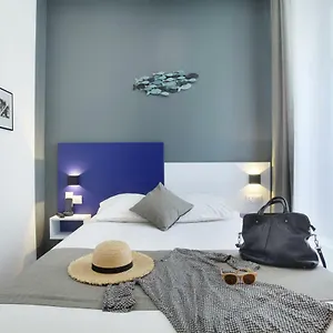 Alcove Hotel